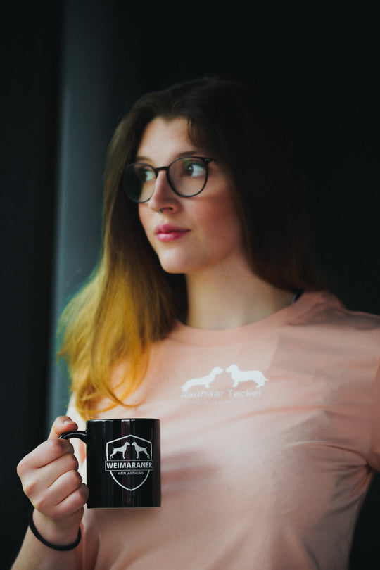 ALFRIDA Damen Bio-Shirt – Deutsch Drahthaar Edition mit Wappen-Design, feminin geschnitten, für Jägerinnen
