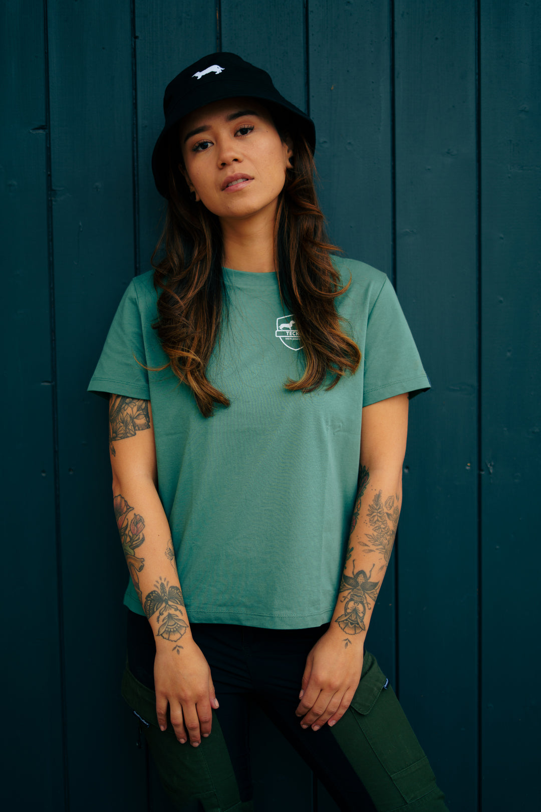 Organic Bucket Hat ASGER – Deutsch Drahthaar Edition mit hochwertiger Silhouetten-Stickerei, aus Bio-Baumwolle, atmungsaktiv und stilvoll

