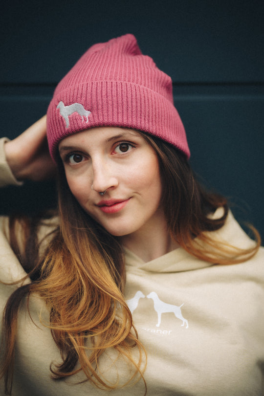 Strickmütze AUDEN – Deutsch Drahthaar Edition mit silberner Stickerei, Bio-Baumwolle, warm und eng anliegend für Jagd & Alltag
