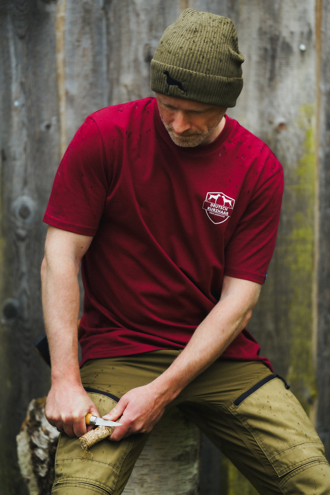 Deutsch Kurzhaar, ARVID, Bio Shirt, Herren T-Shirt, Jagdhund, Jagdmode, FairWear, Mein Jagdhund Club, Hundeführer, Geschenkidee, Outdoorwear, Jagdshirt, Nachhaltige Jagdbekleidung, Made in Germany

