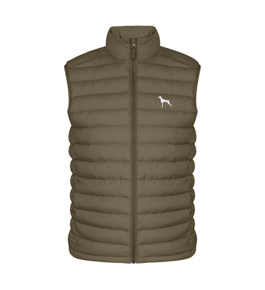 Weimaraner, ARI, Bio Steppweste, Premium Weste, Jagdweste, Jagdhund, Jagdmode, FairWear, Made in Germany, Mein Jagdhund Club, Hundeliebe, Outdoorwear, Geschenkidee, Hundeführer, Jagdoutfit, Silhouettenstick
-British Khaki-7088